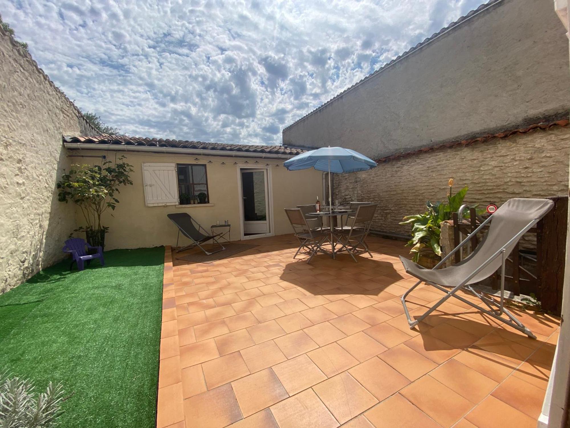 Charmante Maison Avec Cour Privative Cognac Exterior photo